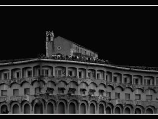 La muraglia di Piazza IX Aprile