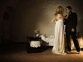 "Accudirsi" di Kyrahm e Julius kaiser
performance 2008
Mostra d'arte contemporanea "Il filo d'Arianna"a cura di Marco Testa