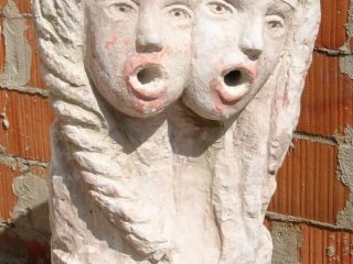 Il Canto dei Bimbomi-scultura in trachite