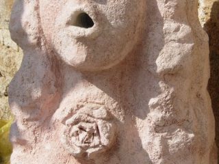 IL Bimbomo solitario-scultura in trachite