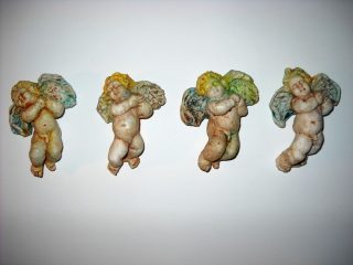 Puttino cariatide miniaturizzati e in-progress e fino al coro degli angeli ad un Walter Benjamin sulla riproducibilità dell'opera e fino a Winders per uno in volo, sopra Berlino... terra condivisa di mia figlia!