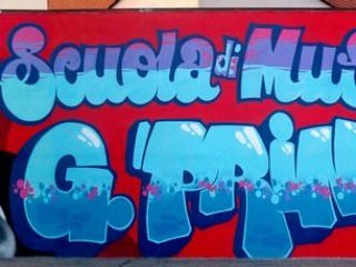 Scuola di musica. 
Vernici spray.