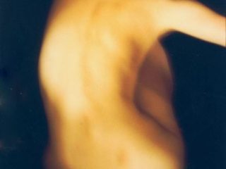 _
_-_-_
°_°_°

Cè un uomo..|/^
che suona il violino..°°_
e le corde.._-___-____
sono i nervi
del suo braccio.._
"|°
°|°
_
* 
Chiara 
