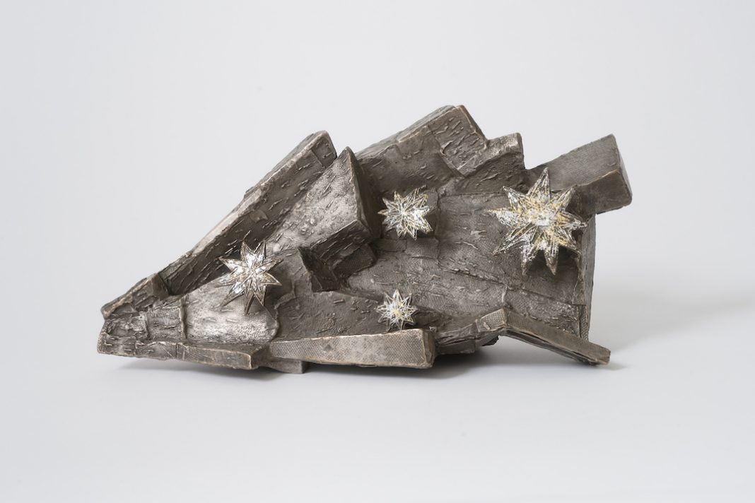 Kiki Smith – Compasshttps://www.exibart.com/repository/media/formidable/11/03_Smith-copia-1-1068x712.jpg