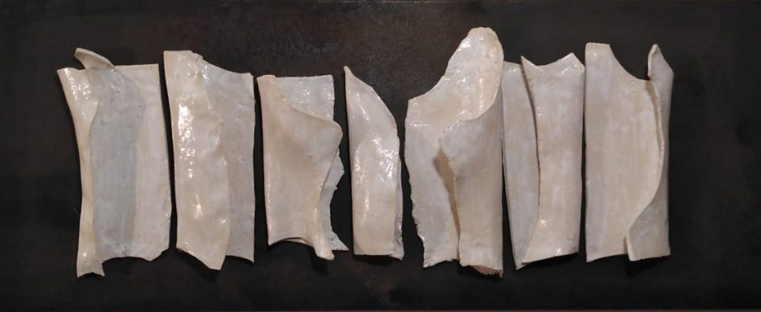 Silvia Fiorentino – Antropologia della fragilitàhttps://www.exibart.com/repository/media/formidable/11/1-Silvia-Fiorentino-La-parola-bambina-2020-ferro-ceramica-lucida-e-opaca-1068x438.jpg