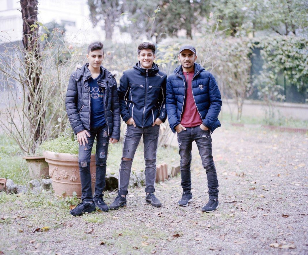 Stéphane Asseline – Abbiamo incrociato i nostri sguardi. Ritratti di nuovi cittadini di Bolognahttps://www.exibart.com/repository/media/formidable/11/144-min-1068x885.jpg