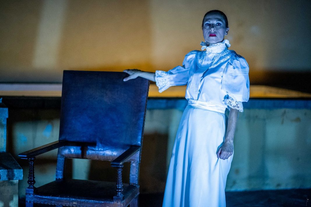 Bologna ’15-’18. Il fronte delle donnehttps://www.exibart.com/repository/media/formidable/11/15-settembre-Il-fronte-delle-donne-Teresa-Folli-interpretata-da-Sara-Graci-1068x711.jpg