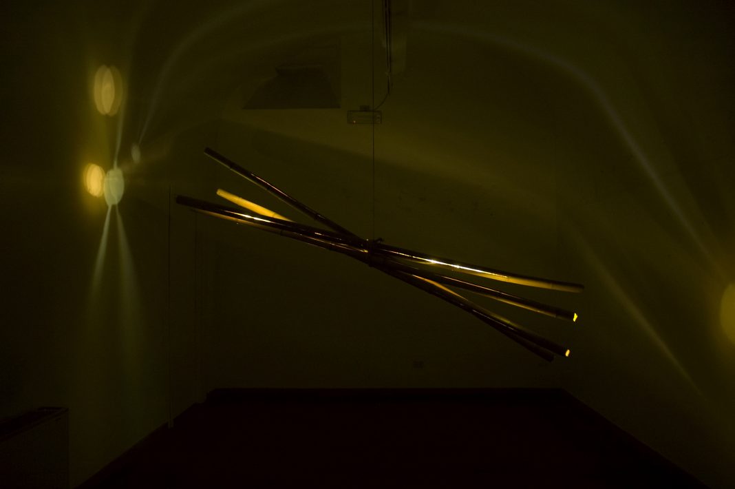 Mirco Alessandrini – Visionshttps://www.exibart.com/repository/media/formidable/11/49-il-dettaglio-architettonico-in-alto-a-destra-della-foto-è-interpretabile-come-una-freccia-1-1-1068x710.jpg