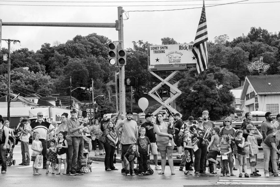 George Georgiou – Americans Paradehttps://www.exibart.com/repository/media/formidable/11/Americans-Parade-16-1068x713.jpg