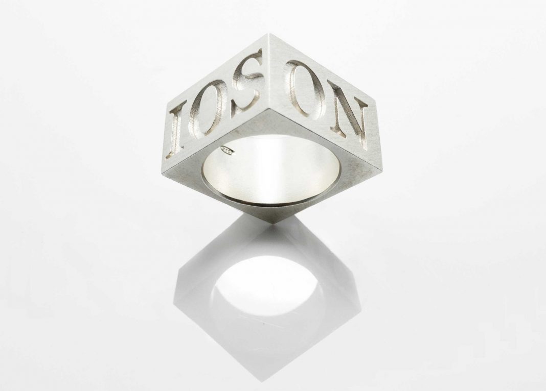 Alfredo Rapetti Mogol – Ios on oiohttps://www.exibart.com/repository/media/formidable/11/BABS_ARapetti-Mogol_Anello-Isonoio_argento-1068x766.jpg