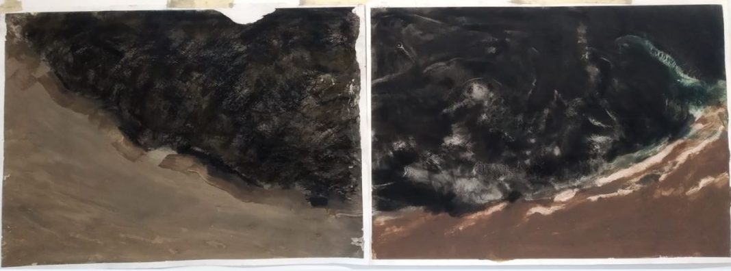 Augusto Gadea – I luoghi della polverehttps://www.exibart.com/repository/media/formidable/11/Costa-scura-dittico-2019-argilla-e-carboncino-su-carta-140x50-cm-1068x396.jpg