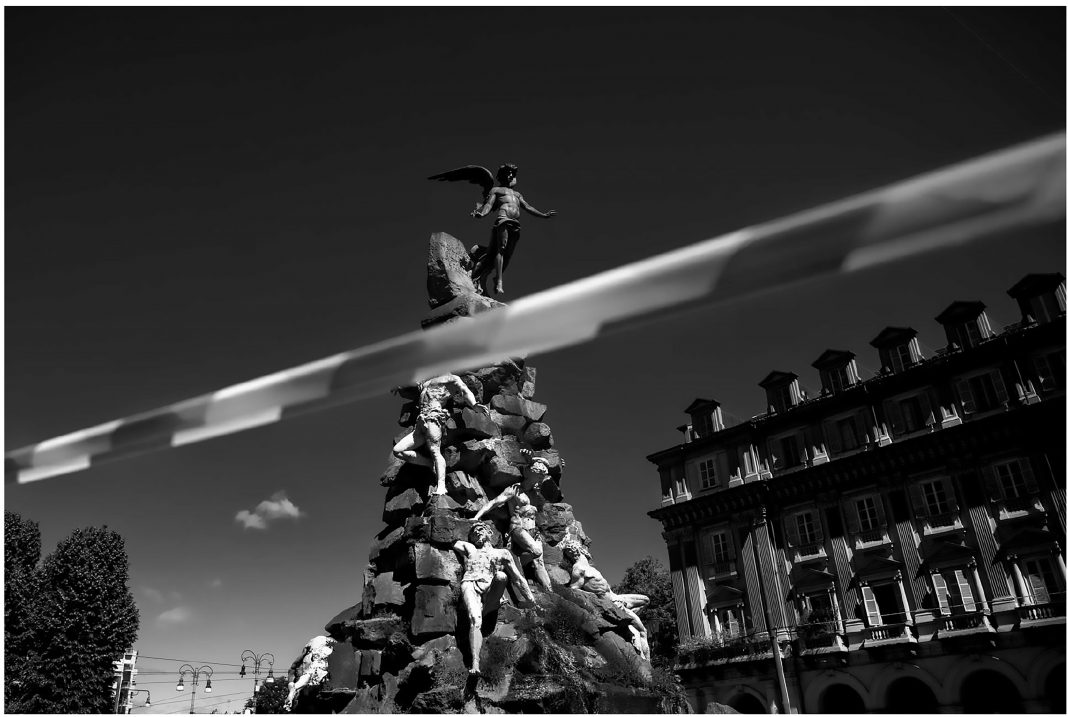 Stefano Stranges – Quell’anno in cui …. The times of the virushttps://www.exibart.com/repository/media/formidable/11/Dagli-occhi-della-mia-quarantena-1068x717.jpg