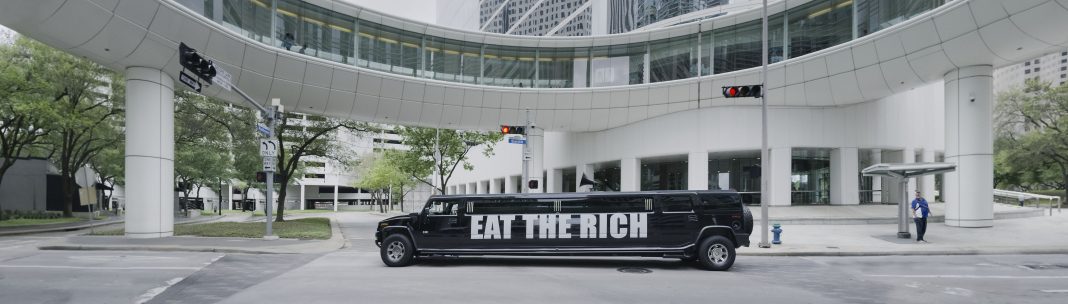Inaugurazione + Democracia Order Act I: Eat the Rich – Kill the Poorhttps://www.exibart.com/repository/media/formidable/11/Democracia_Recontemporary_Enron_178-1068x304.jpg