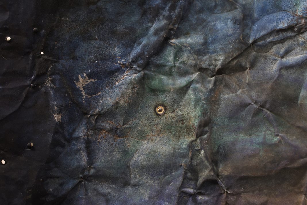 Francesca Leone – Si può illuminare un cielo melmoso e nero?https://www.exibart.com/repository/media/formidable/11/Dettaglio-opera.-2jpg-1068x712.jpg