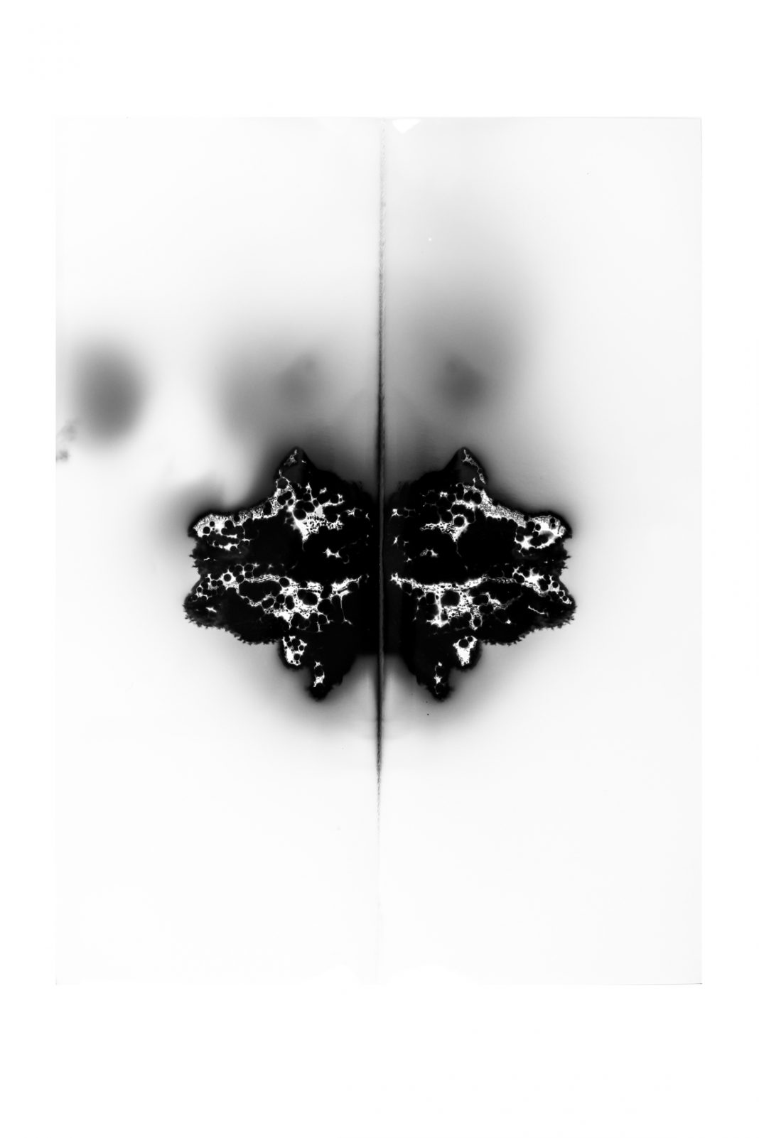 Elia Cantori – Shadow in processhttps://www.exibart.com/repository/media/formidable/11/Elia-Cantori-Untitled-Photopsyche-2018-2019-direct-impression-on-light-sensitive-paper-CAR-DRDE-Bologna-1068x1602.jpg