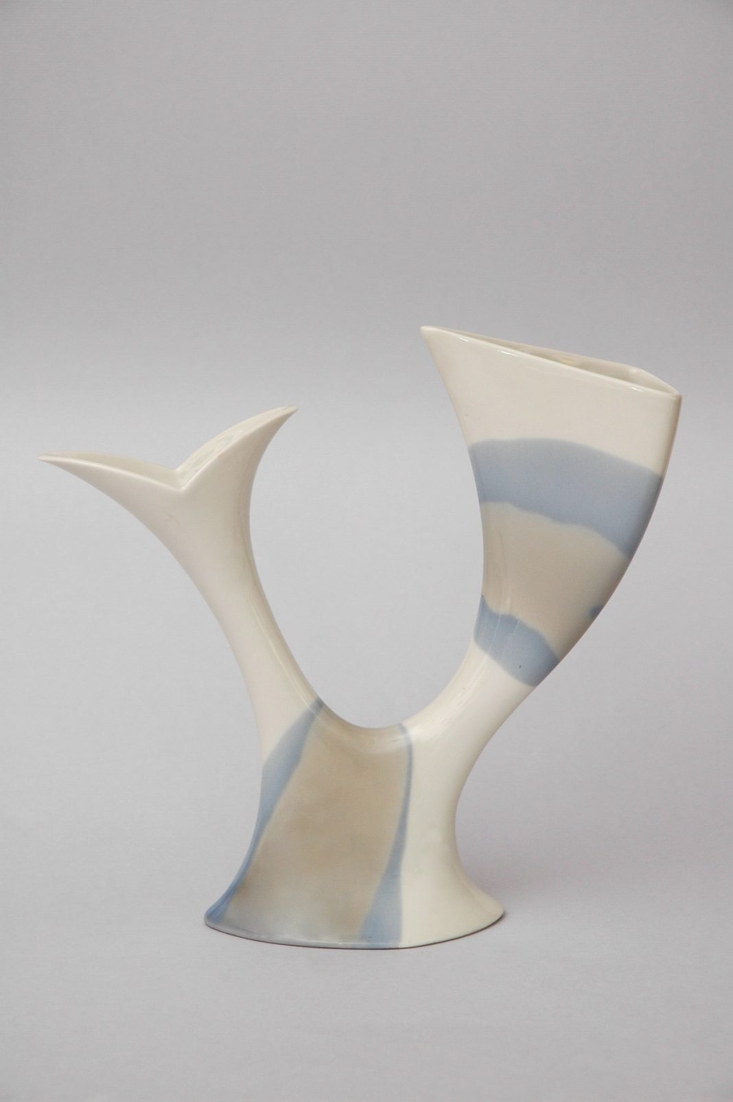 Informale a Lavenohttps://www.exibart.com/repository/media/formidable/11/Guido-Andlovitz-Vaso-presentato-alla-C-Triennale-di-Milano-1954-porcellana-marca-Verbano-1068x1606.jpg