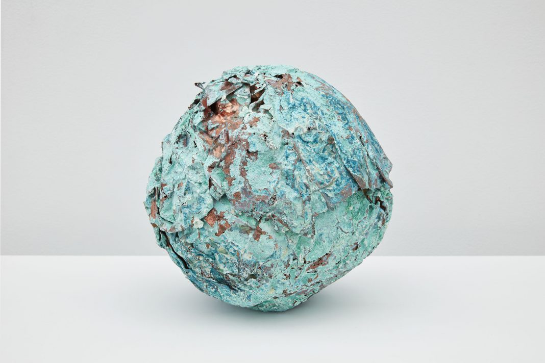 Jay Heikes – Before Common Erahttps://www.exibart.com/repository/media/formidable/11/HEI_MinorPlanet_2017_OxidizedCopper_Diameter35.6cm_Ph.JasonWyche_view2-1068x712.jpg