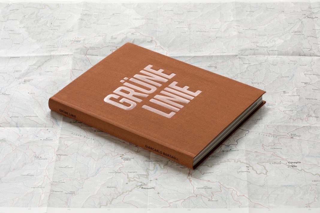 Giancarlo Barzagli – Grüne Liniehttps://www.exibart.com/repository/media/formidable/11/LibroMappa-1-1068x712.jpg