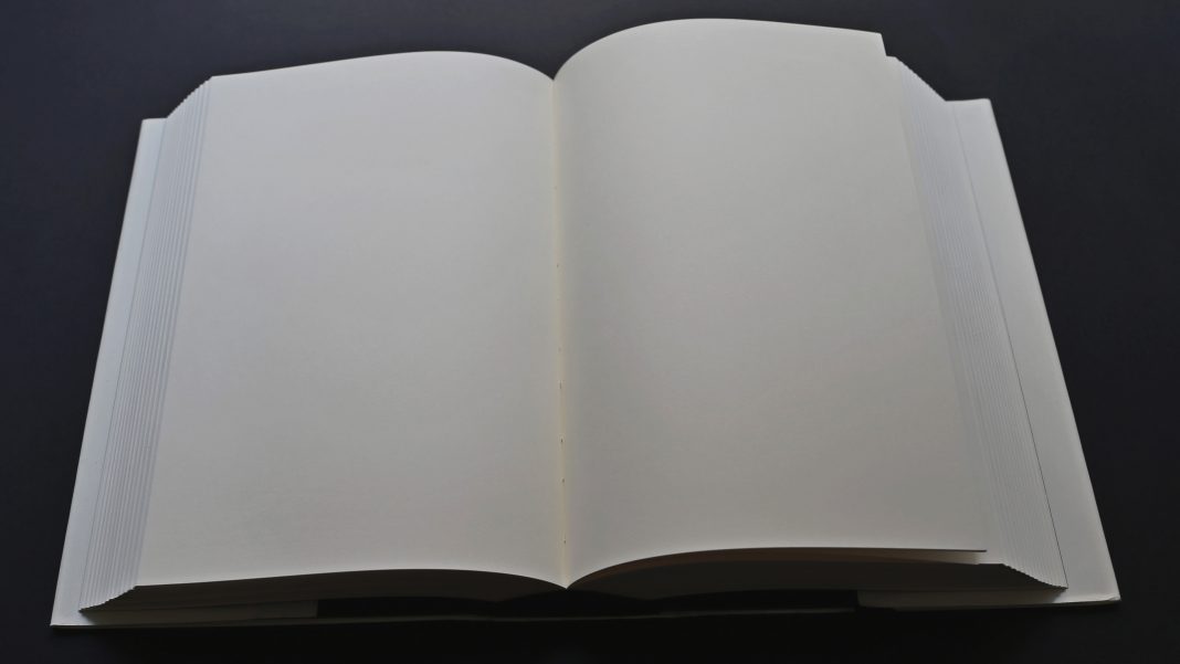 Alfonso Filieri – Lo specchio dell’oro. I libri d’artista dell’archivio Orolontanohttps://www.exibart.com/repository/media/formidable/11/MACROLIBRO-1068x601.jpg