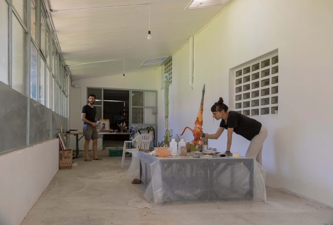 Manuele Cerutti / Francesca Ferreri – Dona ferenteshttps://www.exibart.com/repository/media/formidable/11/Manuele-Cerutti-e-Francesca-Ferreri-negli-spazi-di-Casa-Casorati-a-Pavarolo-1068x721.jpg