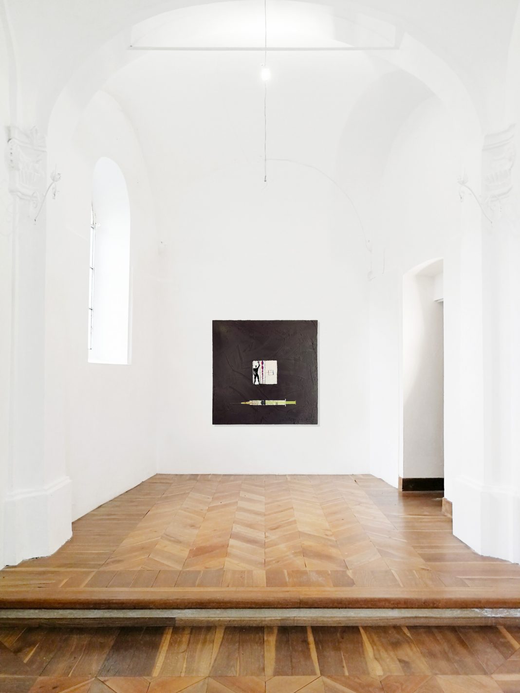 Tom Sachs – Untitled (Modular man with syringe)https://www.exibart.com/repository/media/formidable/11/Noire-Chapel-Tom-Sachs-II-1068x1424.jpg