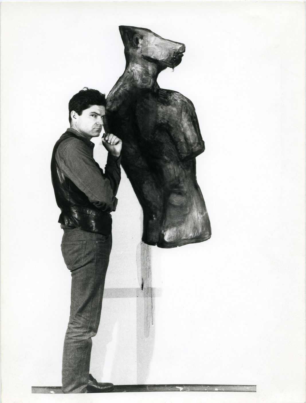 Piero Manai [P420]https://www.exibart.com/repository/media/formidable/11/Piero-Manai-di-fronte-a-un-suo-lavoro-1068x1409.jpg