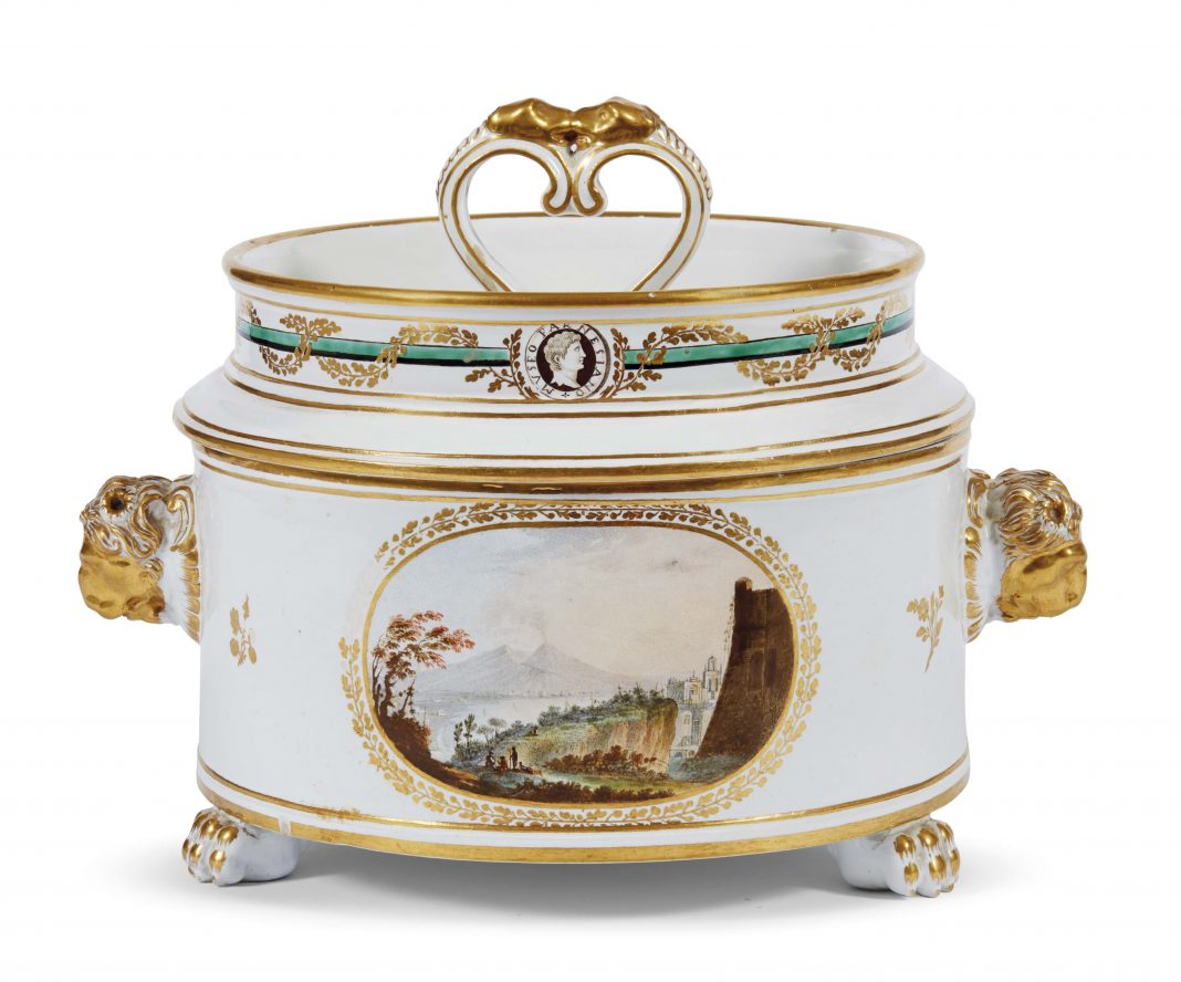 Asta: Arcade – Porcellane e Maiolichehttps://www.exibart.com/repository/media/formidable/11/Real-Fabrica-Ferdinandea-Rinfrescatoio-1068x888.jpg