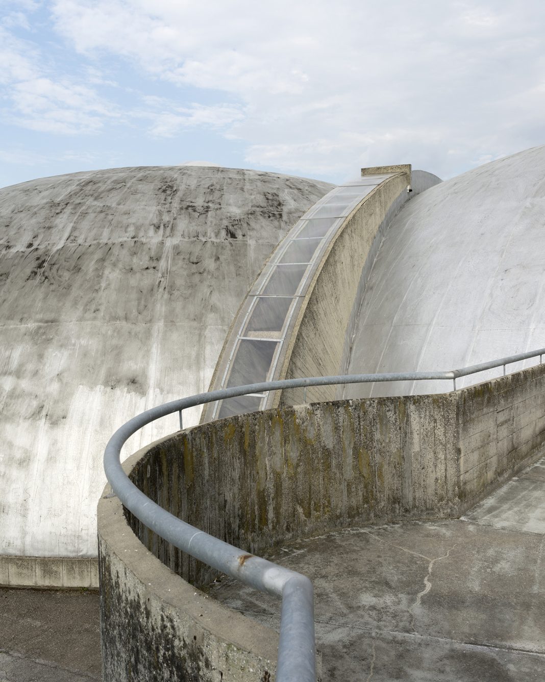 Werner Feiersinger – Object relationshttps://www.exibart.com/repository/media/formidable/11/img/01f/FEI-005_UntitledDanteBini_2013_ColourPhotographMountedOnDibond_157x125cm_PhWernerFeiersinger_CourtesyGalerieMartinJanda-1068x1336.jpg