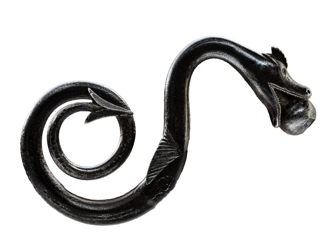 Knock Knock Knock. Guardiani di ferro dalla collezione Cesatihttps://www.exibart.com/repository/media/formidable/11/img/072/09_P36A-S_Picchiotto-da-porta_Italia-settentrionale_sec-XVII-1068x801.jpeg