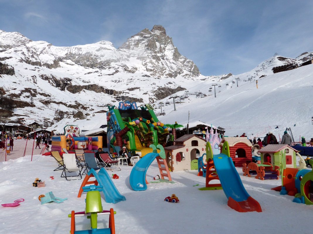 PAESAGGI. FORSEhttps://www.exibart.com/repository/media/formidable/11/img/089/maurizio-briatta-paesaggi-brutti-11-Cervinia-2023-1068x801.jpg