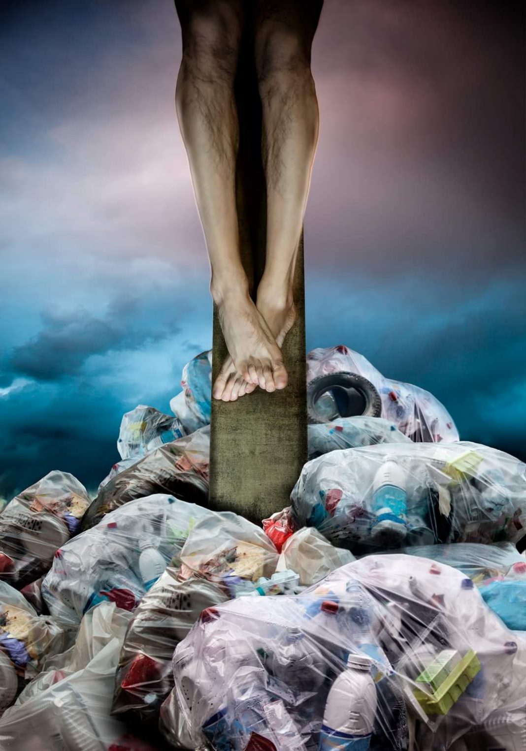 Antonio Delluzio – JE SUiS: io sonohttps://www.exibart.com/repository/media/formidable/11/img/0b5/mimumo-Delluzio-Cristo-b-1068x1526.jpg