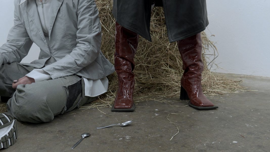 Dorota Gawęda & Eglė Kulbokaitė – Mouthlesshttps://www.exibart.com/repository/media/formidable/11/img/0b7/Sequence-01.00_18_34_03.Still111-1068x601.jpg