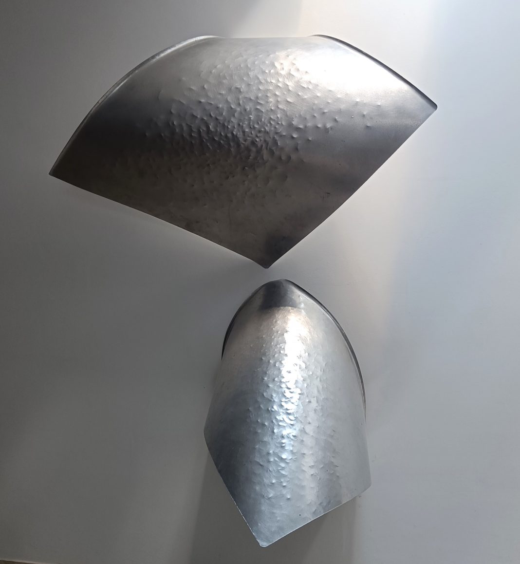 Carlo Lorenzetti – Spazi alluminatihttps://www.exibart.com/repository/media/formidable/11/img/0bd/Vento-sospeso-2-1068x1158.jpg