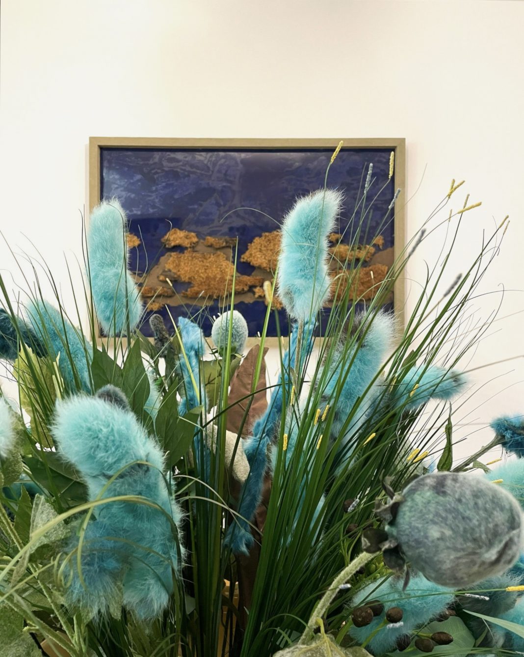 Tra le Soglie del Viventehttps://www.exibart.com/repository/media/formidable/11/img/0e4/Chiara-Lecca-Turquoise-Still-Life-e-Gunter-Weseler-Amazzonia--1068x1338.jpg