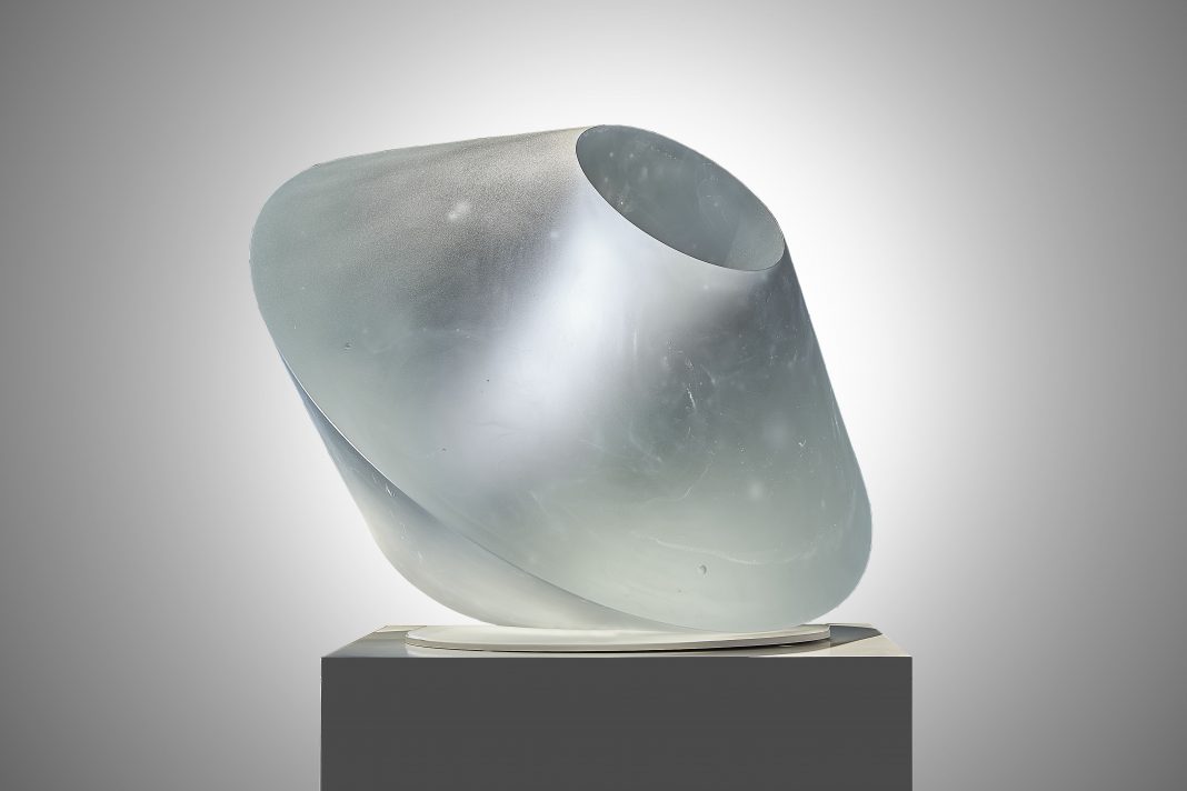 Vlastimil Beránek – Stillness in Motion / Immobilità in Movimentohttps://www.exibart.com/repository/media/formidable/11/img/104/03_Vlastimil-Beránek-Echo-2020-cast-glass-49-x-66-x-49-cm-1068x712.jpg