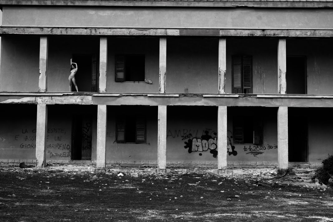 Vincenzo Pipitone – Corpi In-Tensionehttps://www.exibart.com/repository/media/formidable/11/img/198/VP25759-1068x711.jpg