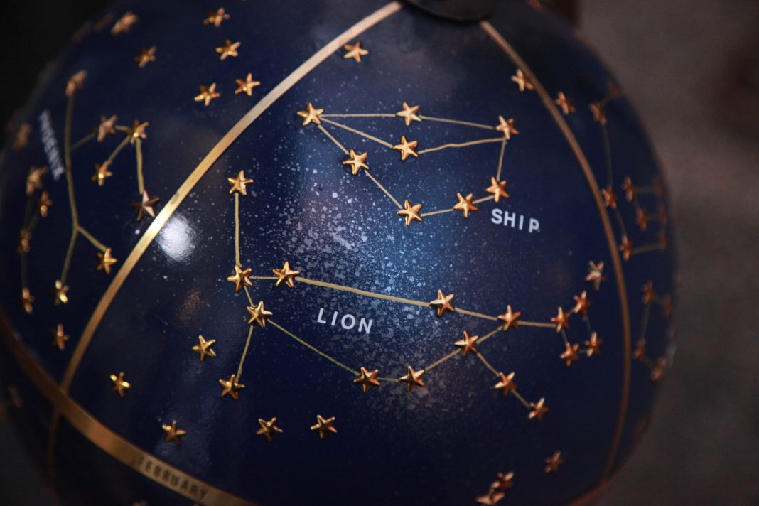 Filippo Riniolo – Double solo showhttps://www.exibart.com/repository/media/formidable/11/img/1ce/Filippo-Riniolo-Sfera-Celeste-2024-Courtesy-of-Traffic-Gallery-BG-1068x712.jpg