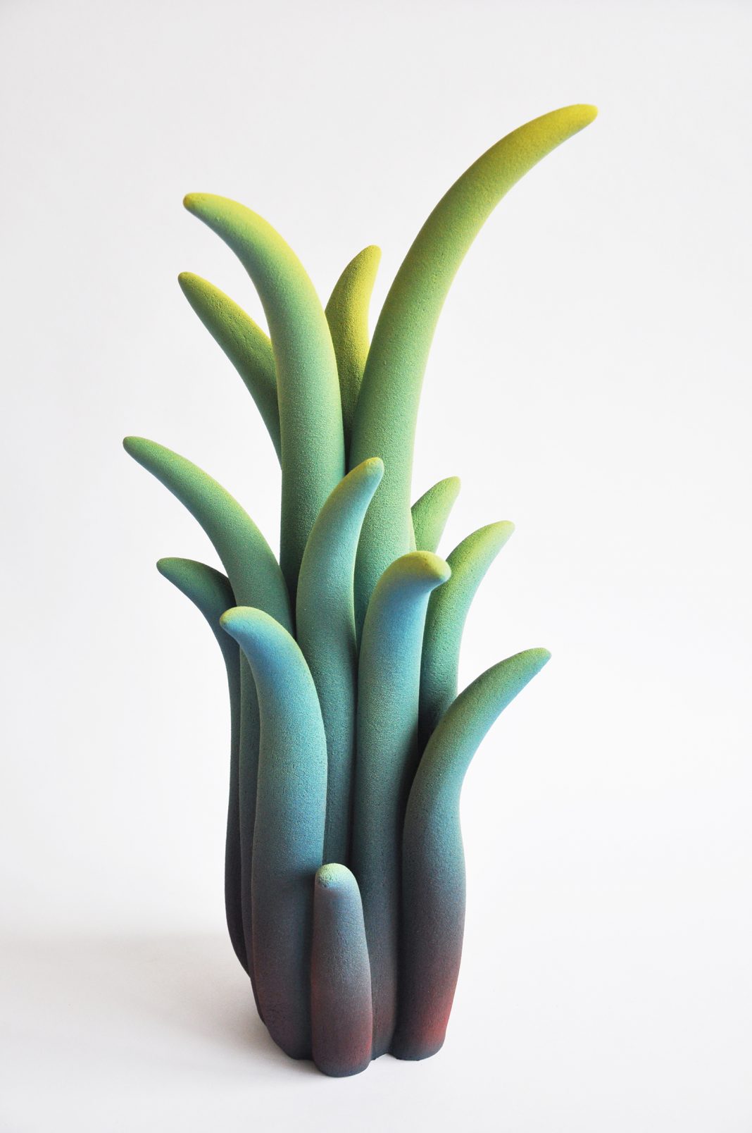 Claire Lindner. Flaming Wingshttps://www.exibart.com/repository/media/formidable/11/img/201/1-Claire-Lindner-Green-tuft-2025-60-x-24-x-28-cm-1068x1608.jpg