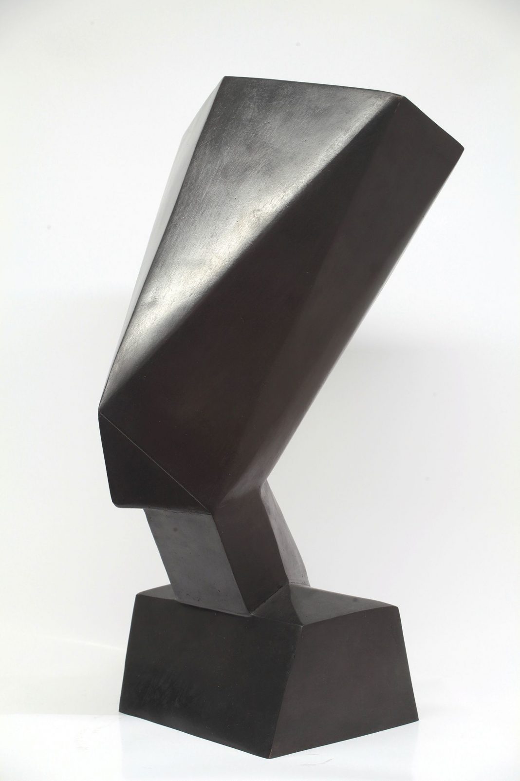 B/N: una collettiva tra luce e materiahttps://www.exibart.com/repository/media/formidable/11/img/210/JÜRGEN-KNUBBEN-NOFRETETE-25-EX.-2020-Bronze-patiniert-46-x-23-x-32-cm-1068x1602.jpg