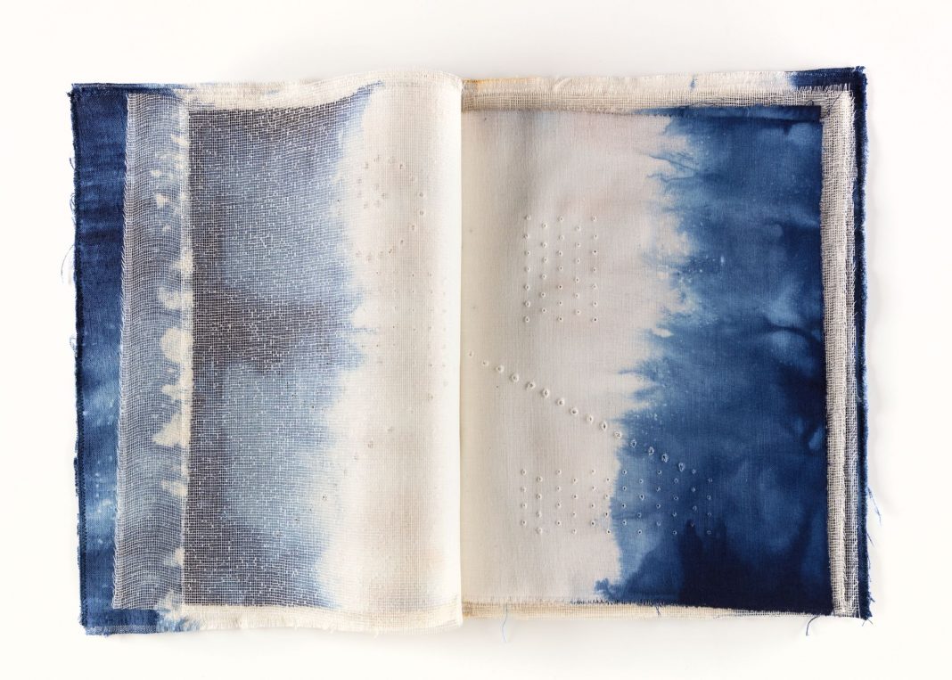 Segni, trame e fili. I libri di Loretta Cappanerahttps://www.exibart.com/repository/media/formidable/11/img/216/40_Mare-dinchiostro-2025-1068x763.jpg