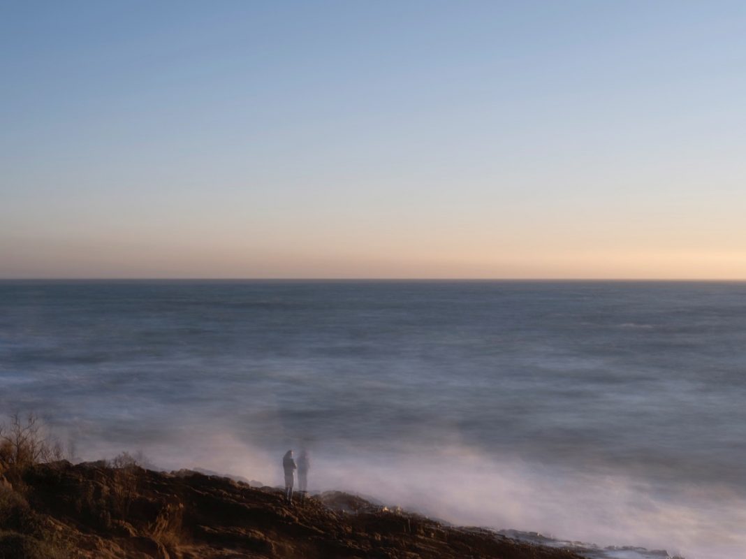 Il mondo fuori, il mondo dentrohttps://www.exibart.com/repository/media/formidable/11/img/267/Nicola-Ughi-serie-La-linea-del-mare-4-1068x800.jpg