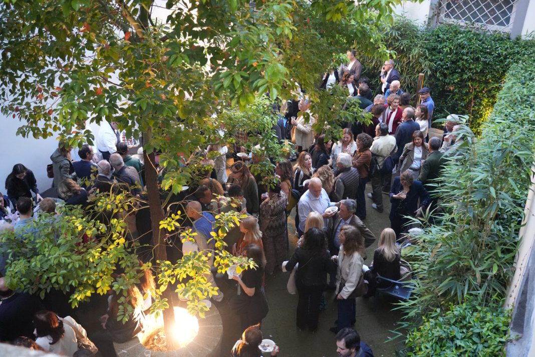 Aperitivo con gli artistihttps://www.exibart.com/repository/media/formidable/11/img/29f/DSC03791-1068x712.jpg
