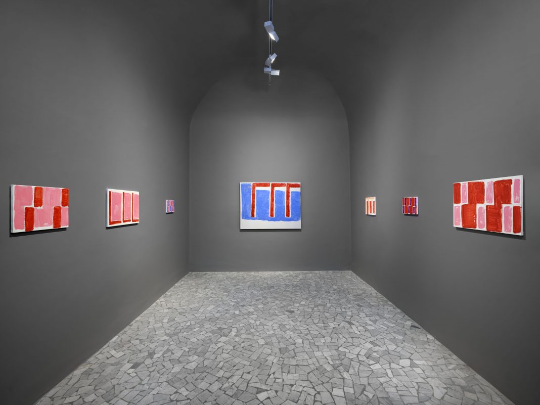 Ulrich Wulff, Un pomeriggio alla finestrahttps://www.exibart.com/repository/media/formidable/11/img/2c7/UW_2025_exhibition-view-1-1068x801.jpg