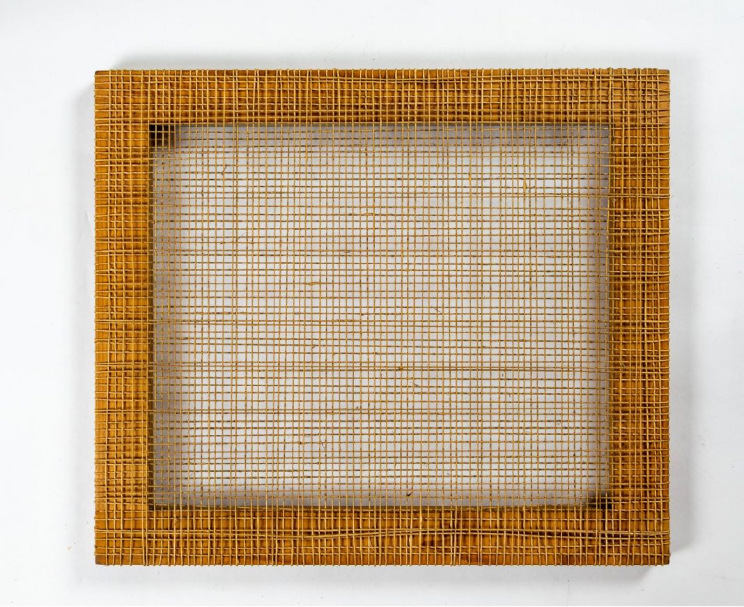 Loreto Soro. 1947–2020https://www.exibart.com/repository/media/formidable/11/img/2c8/telaio-in-legno-con-fili-di-spago-di-loreto-soro-1973-1068x871.jpg
