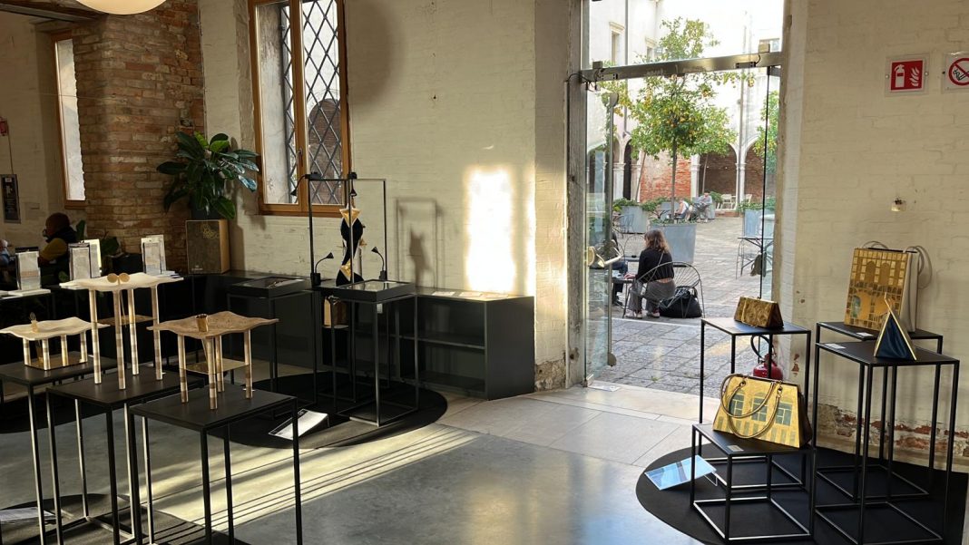 SERIE UNICA | Craft Design Made in Venetohttps://www.exibart.com/repository/media/formidable/11/img/2de/Immagine-WhatsApp-2023-10-09-ore-09.11.29_b4420be0-1068x601.jpg