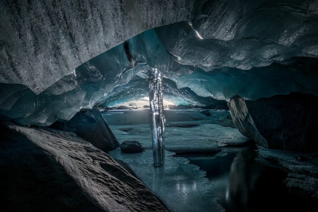 Judith Mijderwijk – La bellezza fragile dei ghiacciai: un mondo che scomparehttps://www.exibart.com/repository/media/formidable/11/img/341/1-La-fragile-bellezza-dei-ghiacciai_copyright_Judith-_Mijderwijk_Glacier_Cave-1068x713.jpg