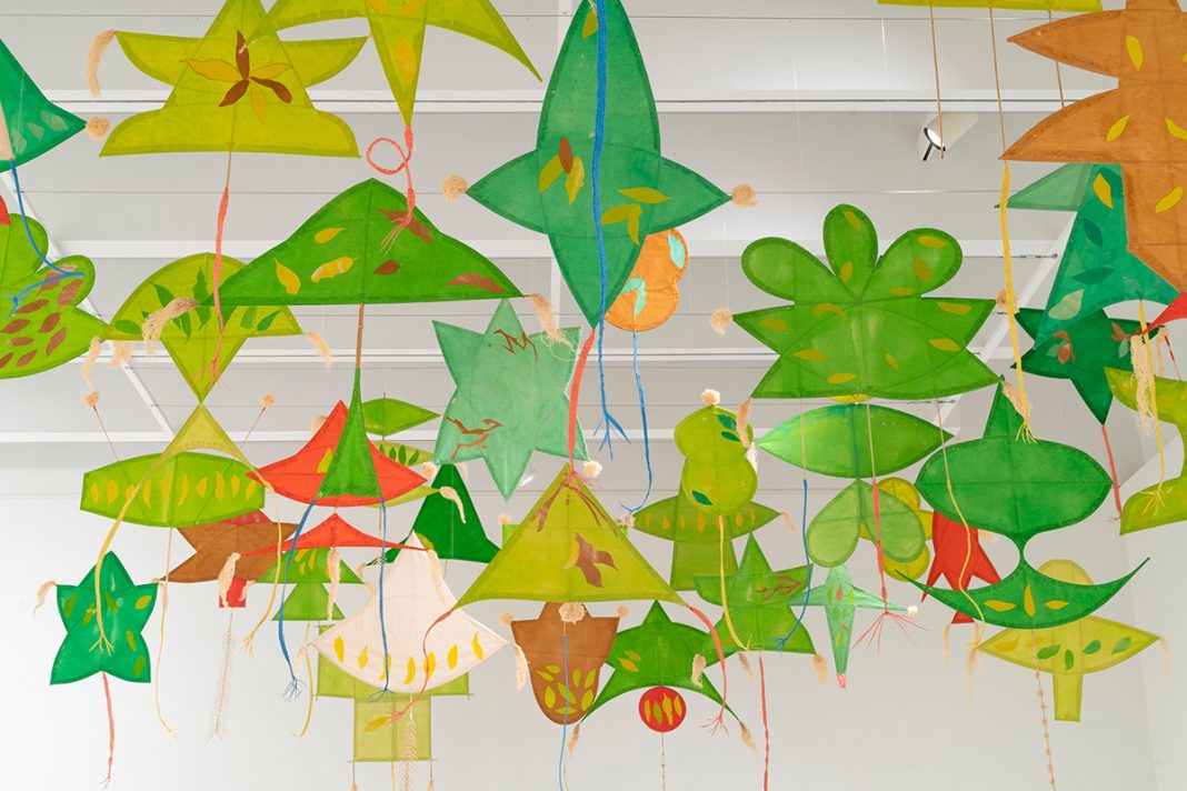 Joan Jonas – Draw on the windhttps://www.exibart.com/repository/media/formidable/11/img/35e/Carnegie_International_57_Art_Labor-16-1068x712.jpg