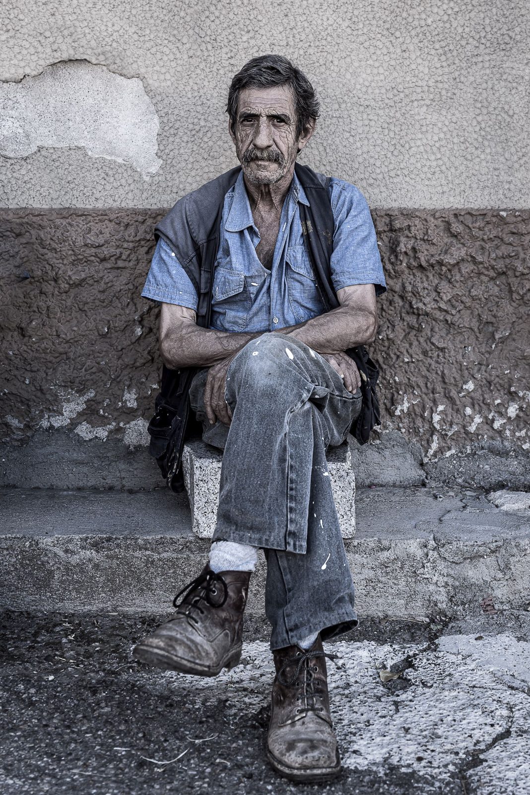 Incontri a Lula – Adzovios a Luvulhttps://www.exibart.com/repository/media/formidable/11/img/38d/Nello-Taietti-Raimondo-Garau-“Munneddu”-per-i-Lulesi-in-pausa-di-lavoro-1068x1602.jpg