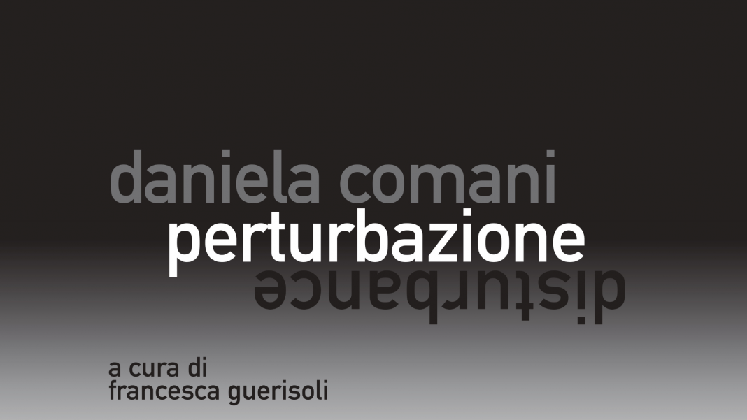 Daniela Comani – Pertirbazionehttps://www.exibart.com/repository/media/formidable/11/img/38f/perturbazione-1920-x-1080-px-1068x601.png