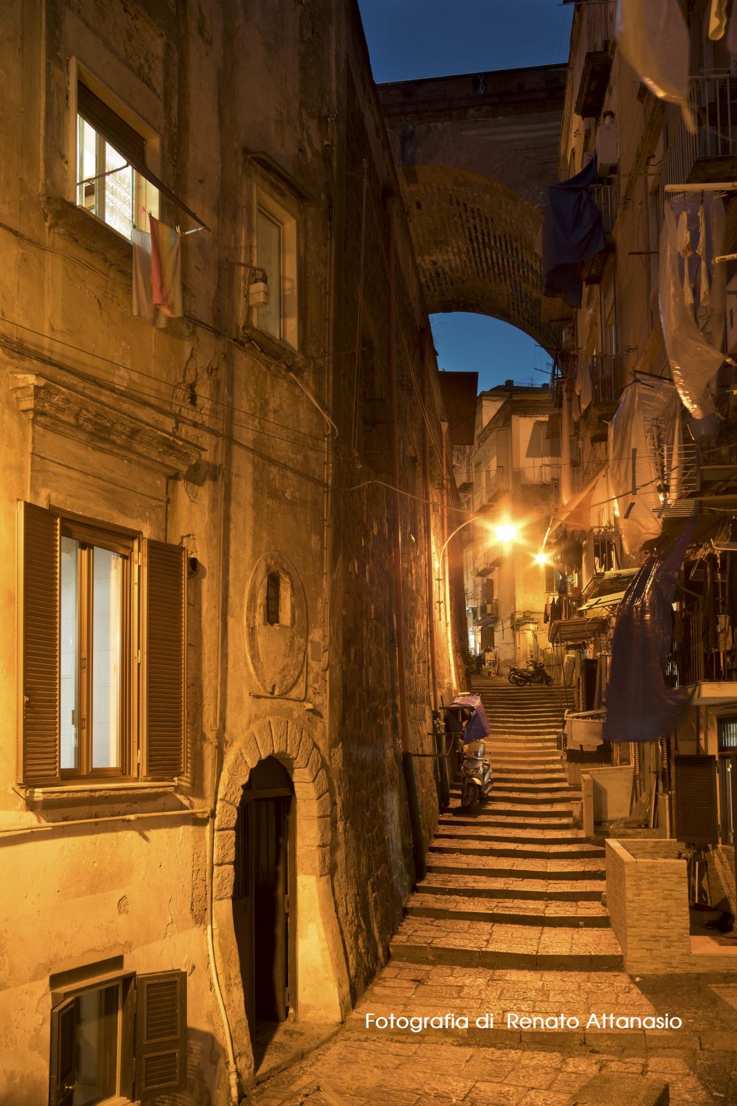 Vertebre di Lava. Le scale di Napoli nei secoli di Renato Attanasiohttps://www.exibart.com/repository/media/formidable/11/img/3c6/DSC04172-rev-1Salita-S-Antonio-ai-Monti-Avvocata-1068x1602.jpg